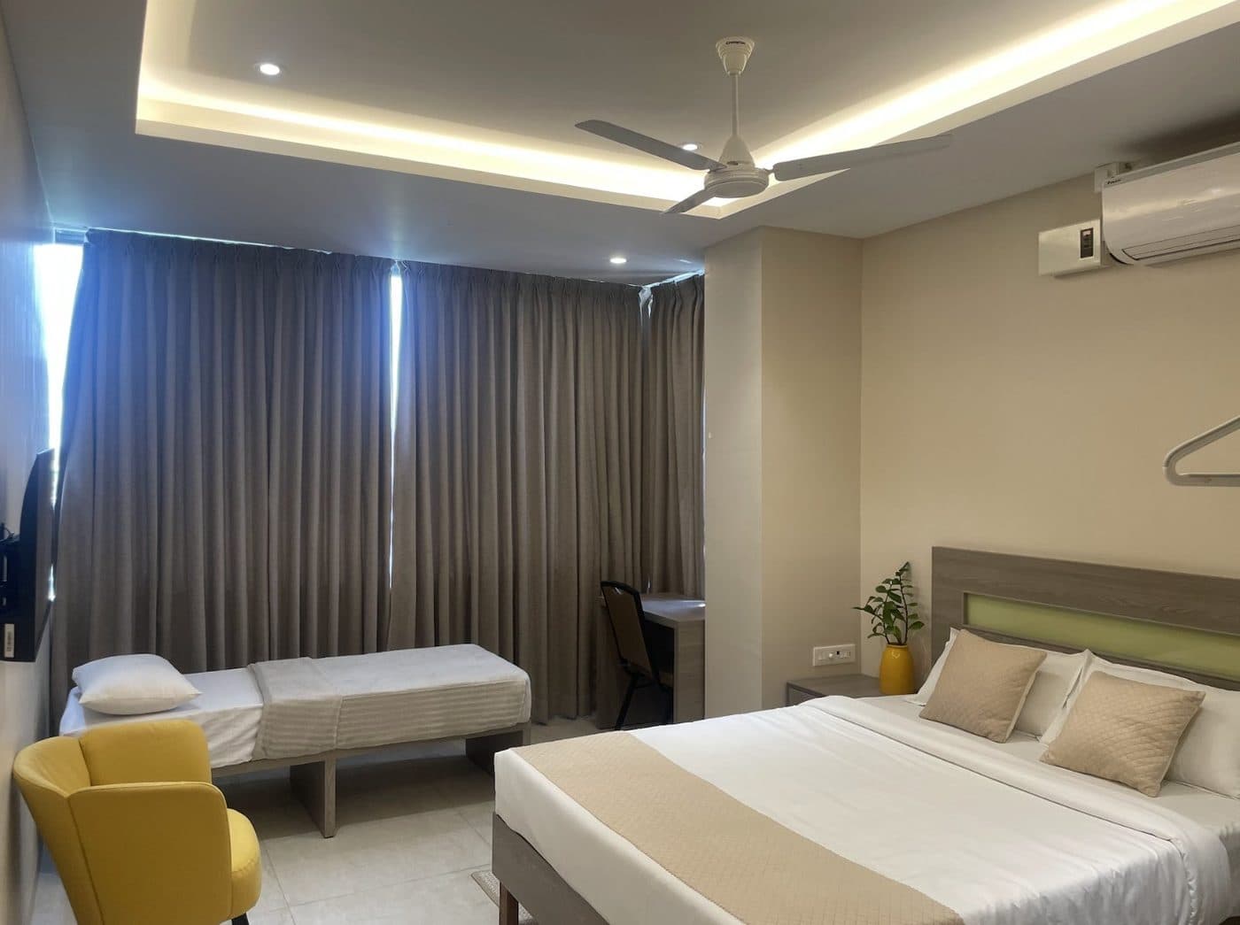 Deluxe Queen Room at Raghav Residency